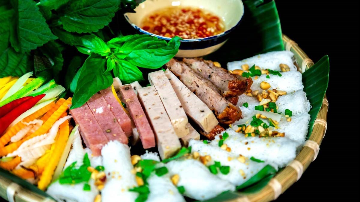 Bánh Hỏi Thịt Nướng chả giò img Grilled Pork with Steamed Rice Vermicelli Bundles and spring rolls - Image 1